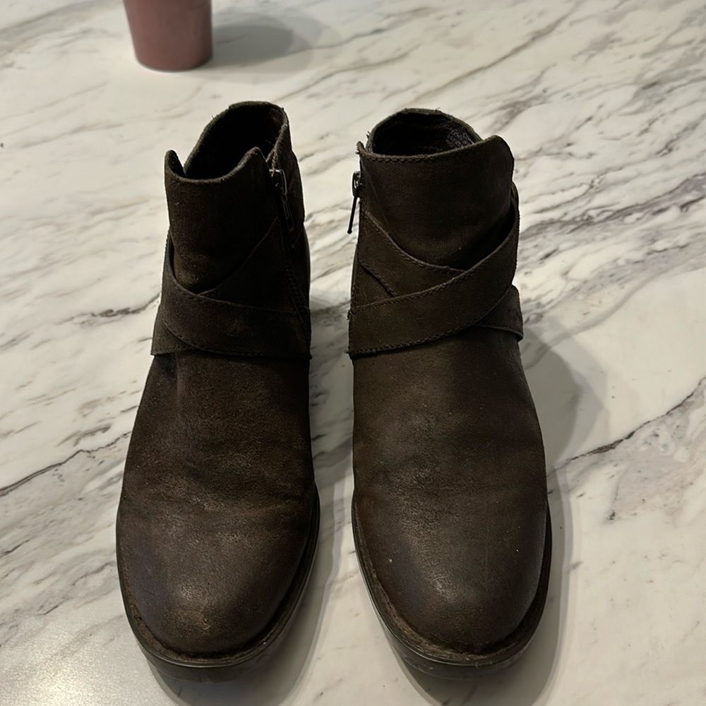 BORN LEATHER RUGGED BOOTIES, SIZE 7.5